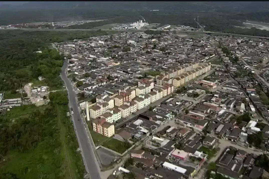 A mulher ainda afirma que existe consumo de drogas em plena rua no Jardim Rio Branco