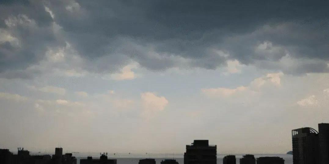 A frente fria espalha nuvens por todo o Sul