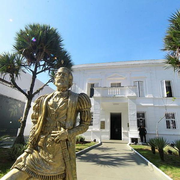 Salários podem passar de R$ 10 mil em concurso público aberto pela Prefeitura de São Vicente