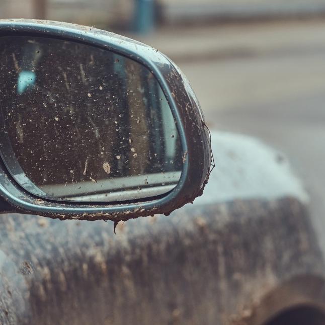 A melhor opção é remover o carro para uma oficina, para que seja efetuada uma análise do motor, do filtro de ar e as velas
