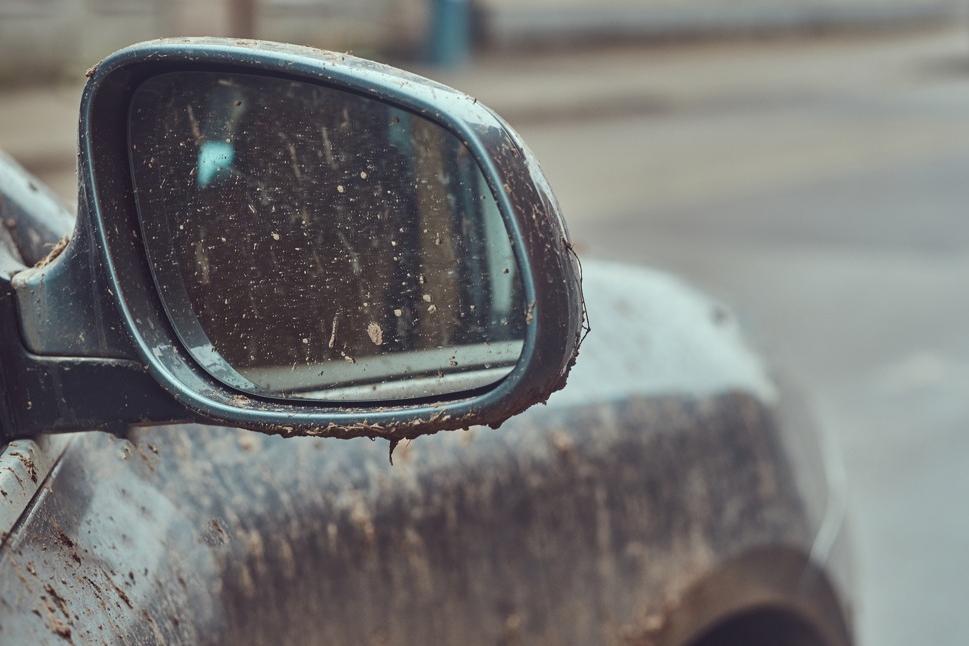 A melhor opção é remover o carro para uma oficina, para que seja efetuada uma análise do motor, do filtro de ar e as velas