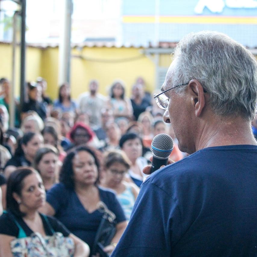 Trabalhadores tomaram decisão à noite, em reunião no Sintramem