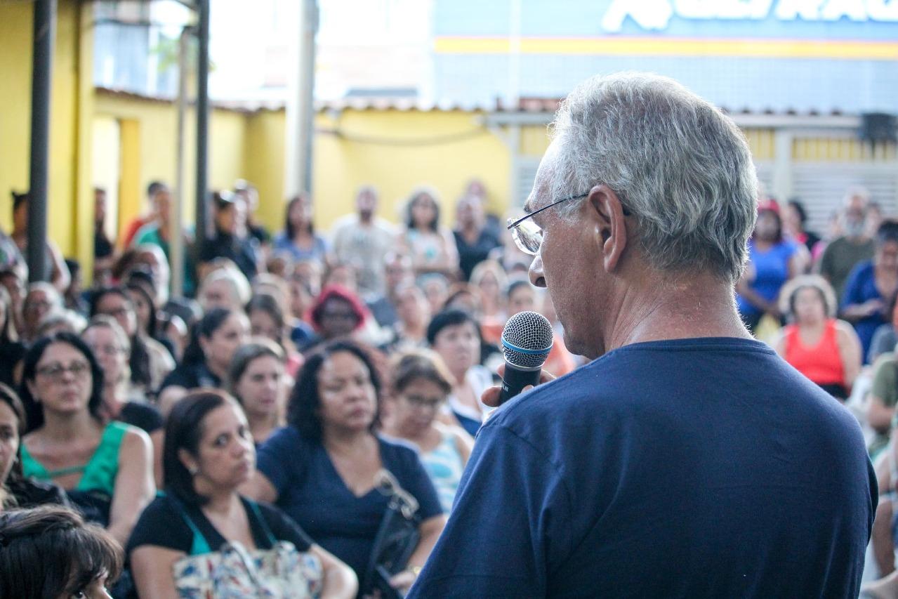 Trabalhadores tomaram decisão à noite, em reunião no Sintramem