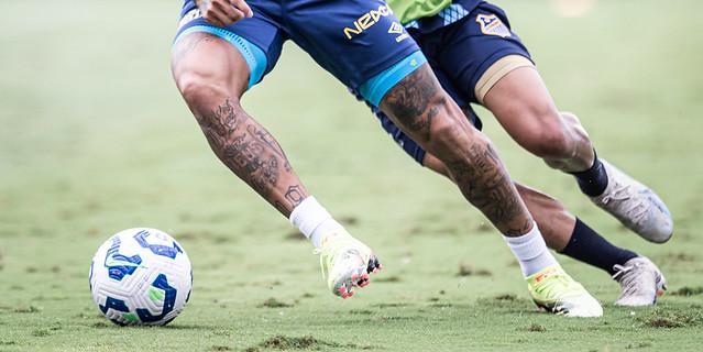 O único jogo de Neymar pelo Peixe no Maracanã foi em 2009, contra o Fluminense, adversário de domingo