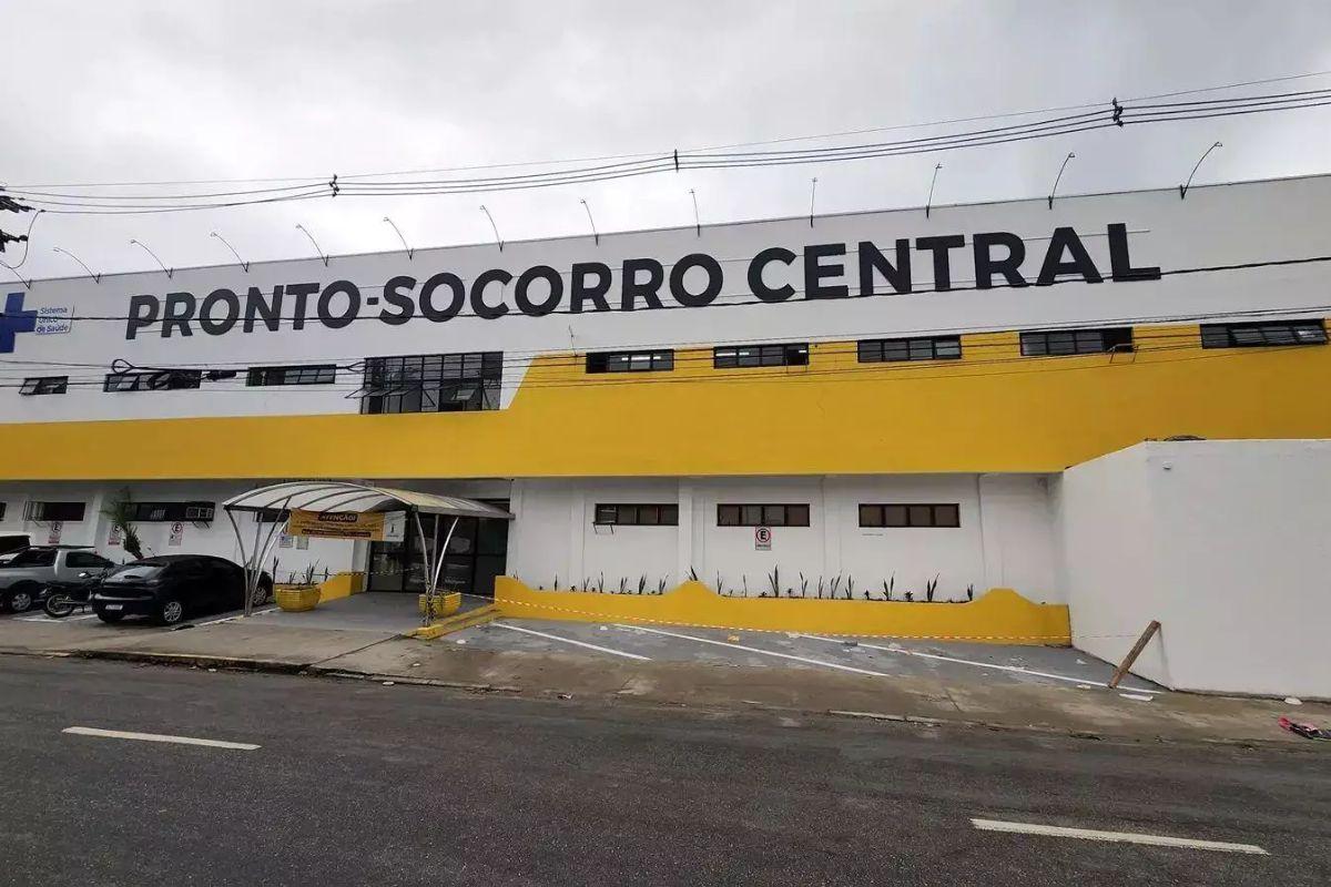 Corpo foi localizado na calçada em frente ao Pronto Socorro de São Vicente, que fica no Parque Bitarú