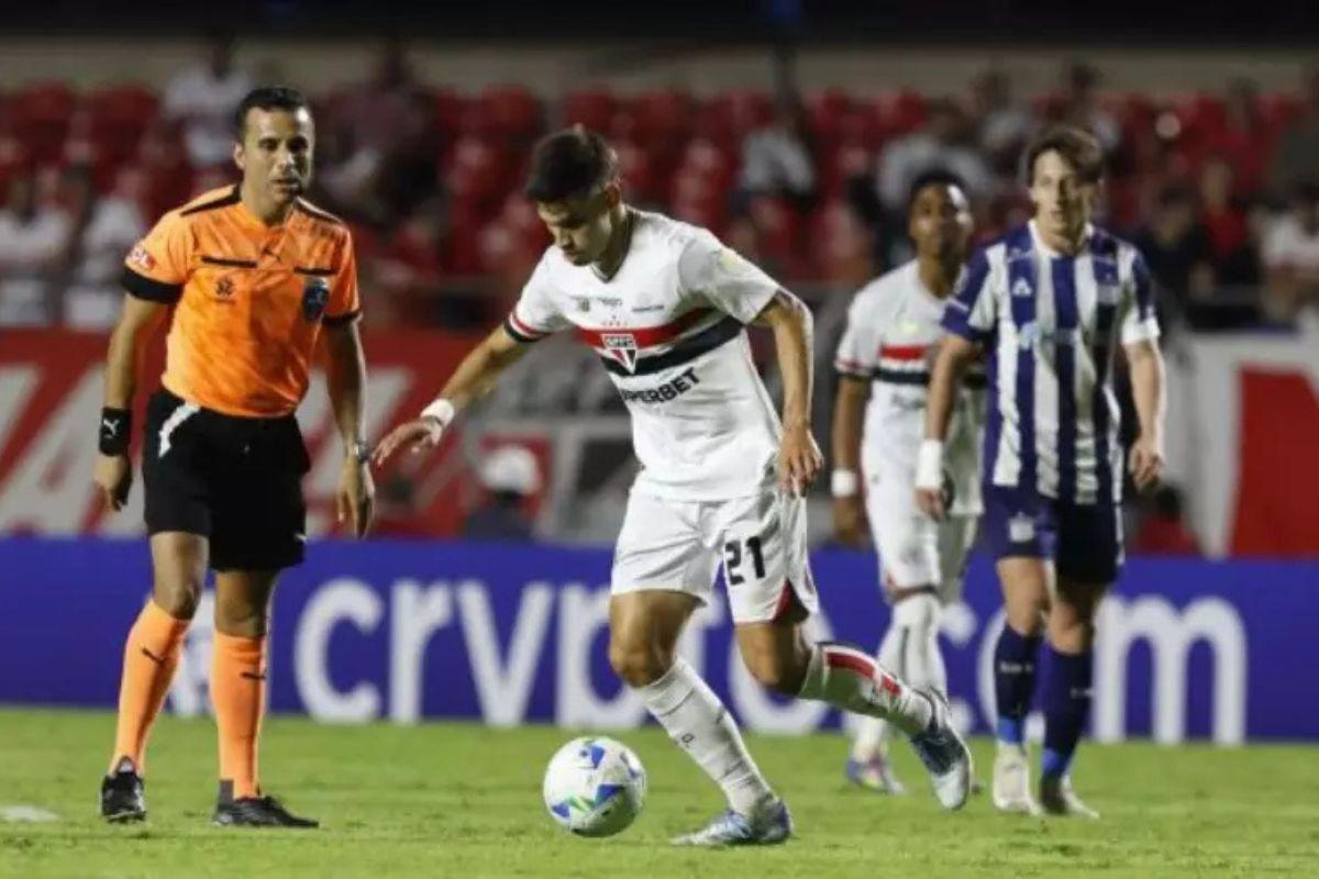 Bobadilla é intimado a depor após ser acusado de chamar rival de 'venezuelano morto de fome'
