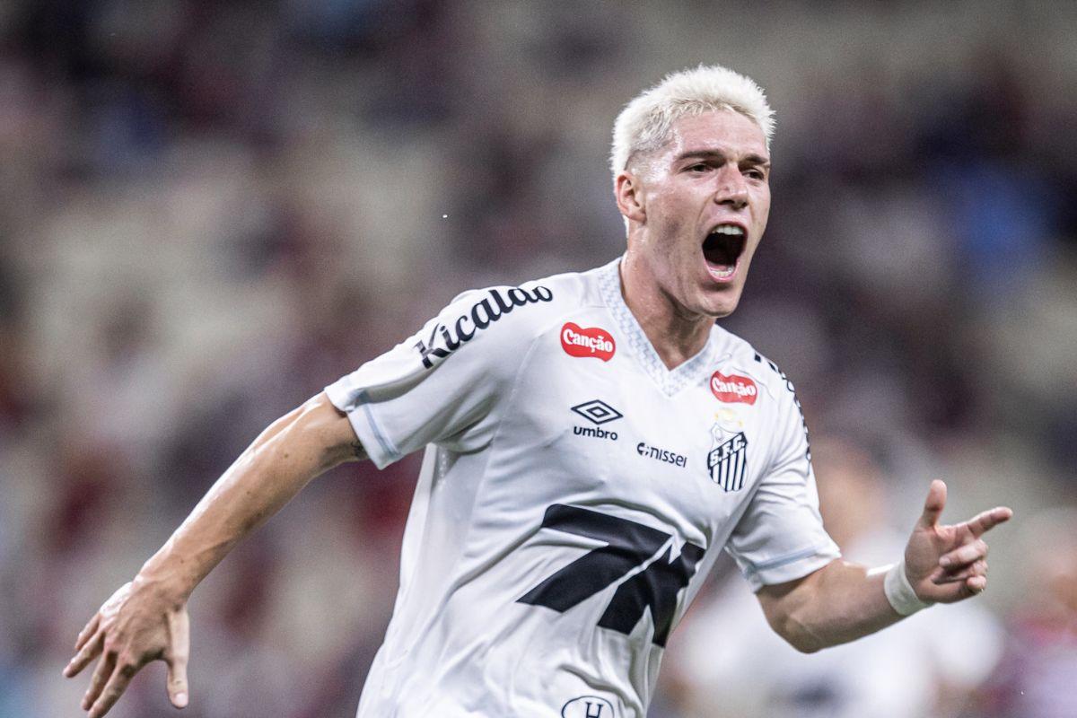 Sem sucesso no Benfica, Benjamín Rollheiser poderia ter ido para o Botafogo, mas escolheu o Santos