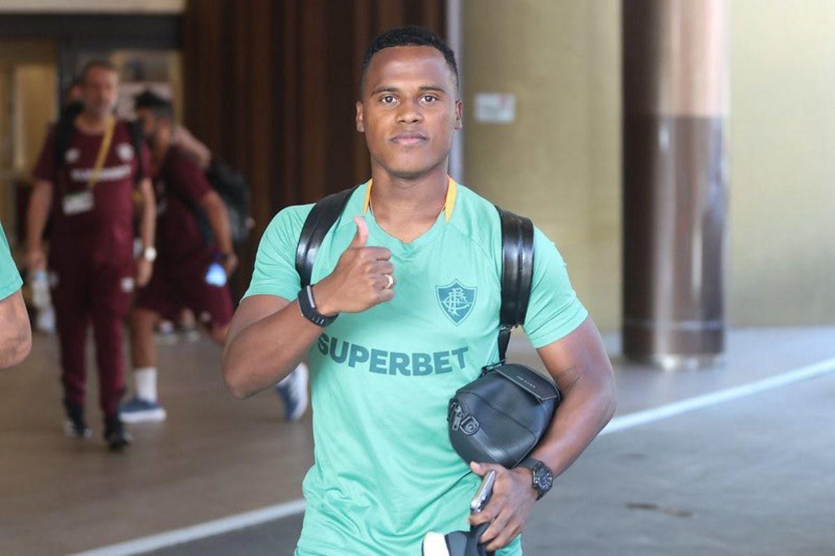 Após compromissos pelas Eliminatórias, camisa 21 se junta ao grupo e vira opção para a estreia